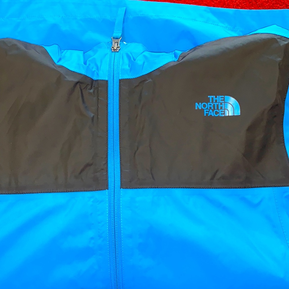 Boys North Face Light Weight/Rain Jacket w/hood